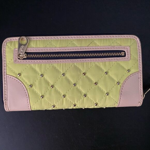 Vintage Juicy Couture wallet. Has Juicy tissue paper light wear on front - Picture 2 of 5